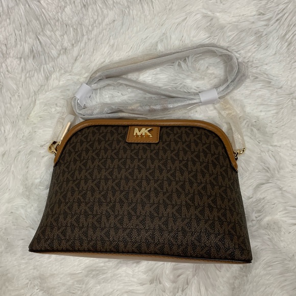 Michael Kors crossbody - Picture 1 of 6